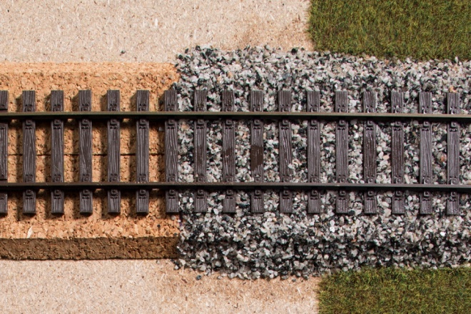 Granite track ballast grey<br /><a href='images/pictures/Auhagen/61829_1.jpg' target='_blank'>Full size image</a>